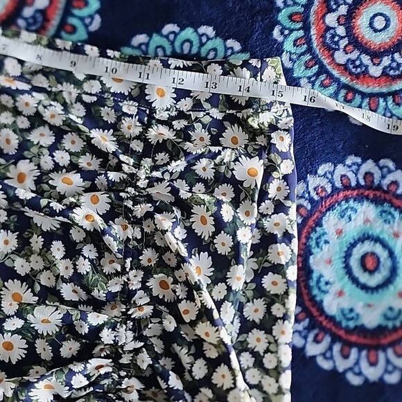 Crop Top and Daisy Skirt Set NWOT - Picture 6 of 6